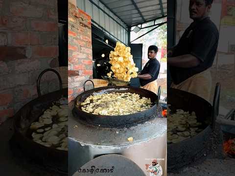 Freshly Fried Potato Chips in Kozhikode.  #Kozhikode #PotatoChips #KeralaFood #Kerala #Calicut