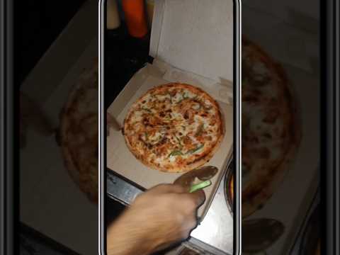 extra large pizza Sirf RS 450 may  Sirf tandoori Pizza par #karachi #viral #pizza #tandoori #shorts