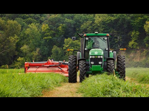 Less Horsepower Believe It Or Not - John Deere 7920 & KUHN FC 4061 TCD