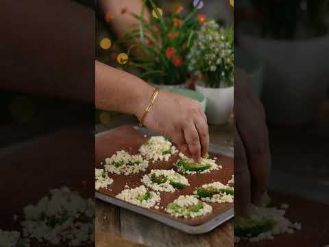 Agar ap cheese ke upar broccoli rakh ke usse smash kar den