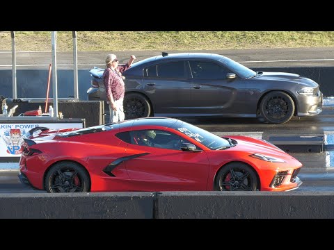 C8 Corvette vs Hellcat Charger - drag race