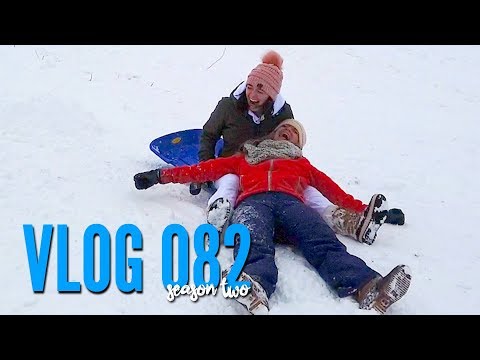 Sledding fun on a snowy day! | Vlog.082