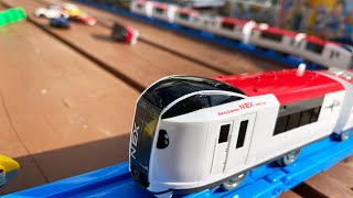 電車のおもちゃ☆プラレールの成田エクスプレスが超ビッグドクターイエローの駅から出てくるよ【ウピさん＆upisch】