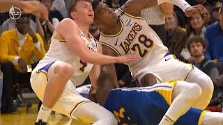 Draymond Green uses his best WWE move to pull down 2 Lakers players 😂