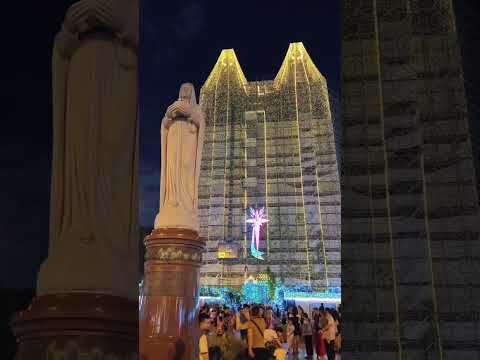 In my opinion, this is the #hottestspot in #Vietnam right now.📍#NotreDameCathedral of Saigon