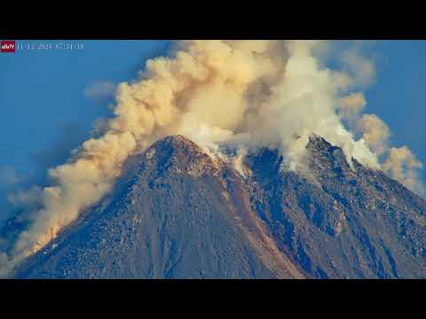 Nov 12, 2024: Pyroclastic Flows, Avalanche of Boulders, Birds at Volcán de Santa Maria, Guatemala