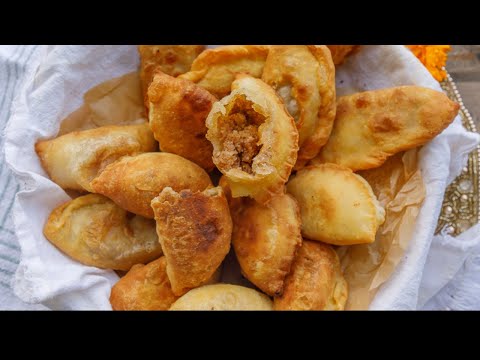 Delicious Gojiya Recipe: Sweet Spiced Coconut Fried Dough!