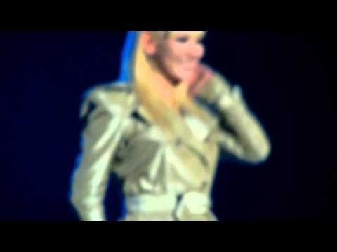 [Fancam] 2NE1 - Lonely (New Evolution Global Tour Singapore 2012)