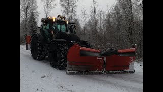 Snow plowing Valtra N175S Direkt