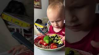 14 Lunch time! 🤗 #babyfoodie #babyreaction #solids #weaningbaby #toddlereatingchallenge #littlefood