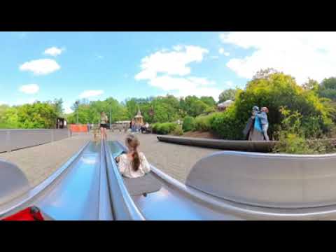 Freizeitzentrum - Kyle and Vivi on the Steep Slide