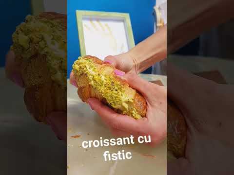 croissant cu fistic #food #cake