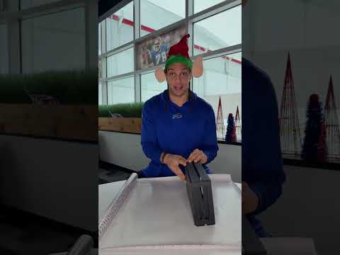 Mack Hollins December Challenge Day 25 - GIFT WRAPPING #mackhollins #football #therapy #cold