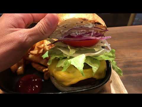 One of the Best Juicy Burger in Tainan/ 台南美味多汁的漢堡