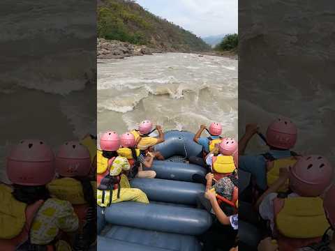 Rishikesh Rafting Accident 😱#raftingrishikesh #rishikeshrafting #shortfeed #rishikeshshorts