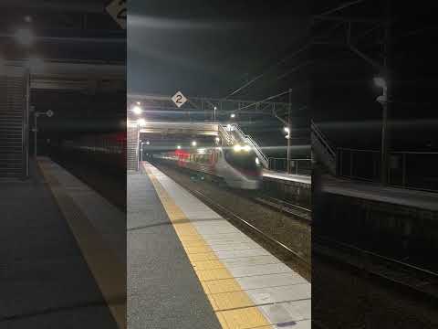 早島駅を通過する特急