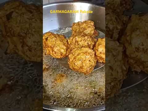 GARMAGARAM PAKODE😋😋😋😋 SAMAY KA SADUPYOG#aniruddhacharya #katha #shortsvideo #viralshorts