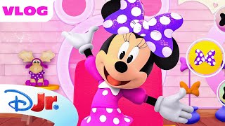 Me & Minnie Mouse Vlog 🎀 | Me & Mickey | @disneyjr