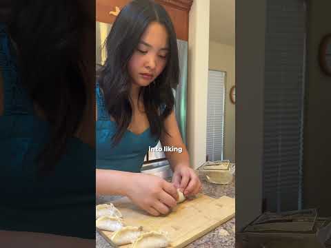 Making skirt dumplings #shorts #dumplings #dumpling #dumplinglover #asianfood #asiancuisine #chinese