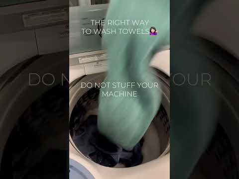 You’re welcome 💁🏻‍♀️😉 #laundry #laundryhacks #towels #howto #lifehacks #mom #sahm #cleaning #new