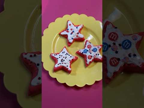 Let’s Fake Bake Patriotic Star Cookies using a mold & cream glue! #fakebake #patriotic #peepthisyall