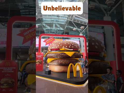 BIGGEST Burger Spotted!!巨无霸汉堡!#jurong #west #mcdonalds #double #cheeseburger #biggest #麦当劳 #汉堡包 #最大