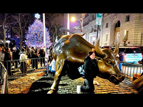 Crazy Christmas Lines at the Bull | Downtown Manhattan, New York City