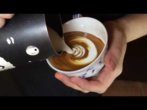 Latte art frame tulip