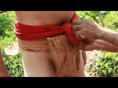 How  Mentawai Men  put on Loincloth ?