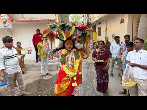 Rakesh Anna Bonam Yellamma Sigalu | Bonam Rakesh Anna at Old City Mekala Banda Nallapochamma Temple