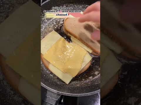 グリルドチーズサンド🇺🇸をフランスのラクレットチーズ🇫🇷で作ったら、超絶美味すぎた!! Grilled cheese sandwich with Raclette cheese 🧀