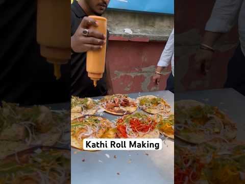 Best Kathi Roll of Delhi 🥵 | Flakiest Kathi Rolls | Indian Street food #shorts