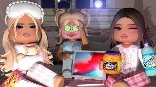 MY FIRST SLEEPOVER IN MY HAUNTED HOUSE! *WE HAVE A CRAZY STALKER...* VOICE Roblox Bloxburg Roleplay