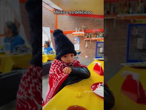 Mi niña ama México y sus quesadillas de masa azul 🥰