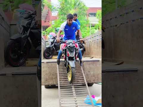 Yamaha Fzsv4 bike Unloding #bikers ##bikeunloding #videoviral #trending #foryoupage