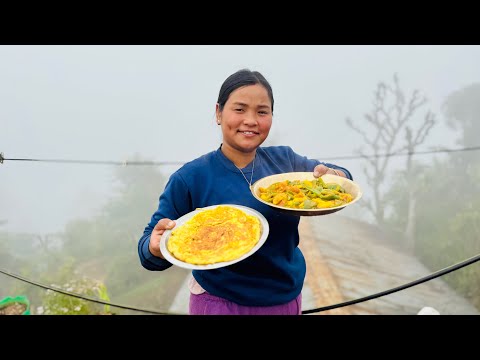 Capsicum gravy and egg fry..Aaj malai microphone le dhoka diyo😤#siruthapamagar#villagelife#vlog￼￼￼