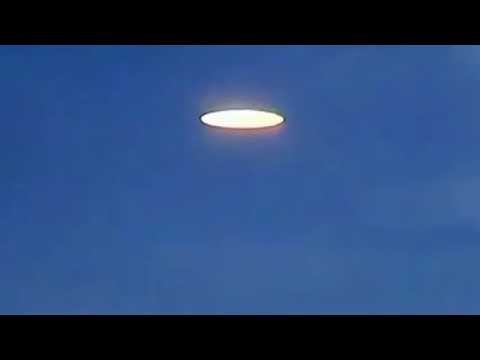 阿根廷上空悬停的碟形UFO