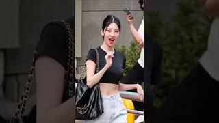 서주현 seohyun's cute reaction when she noticed media | Girls' Generation