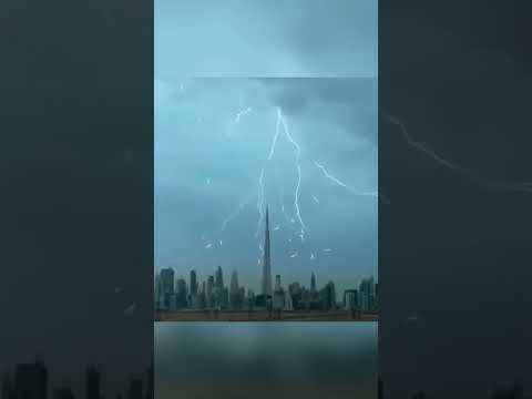 Most terrifying lightning strikes 😳 #phenomena #scary #lightningstrike #naturaldisaster #terrifying