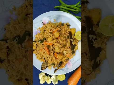 Veg Biryani #vegbiriyanirecipe #vegbiryani #vegetablebiryani #shorts #trendingshorts #biryani