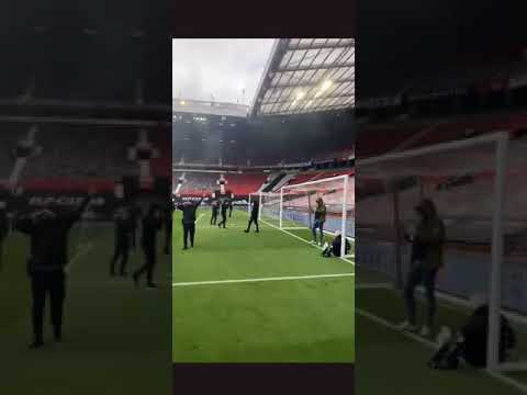 MANCHESTER UNITED FANS BREAK INTO OLD TRAFFORD AND STORM THE PITCH TO PROTEST | #GlazersOut