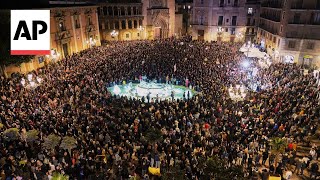 Tens of thousands in Spain demand Valencian leader to resign over flood response