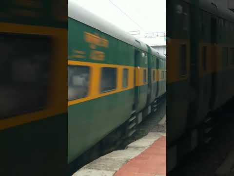 12216 Bandra Terminus Delhi Garib Rath Express Cross Haridwar Bandra Terminus Express #shorts#dahanu