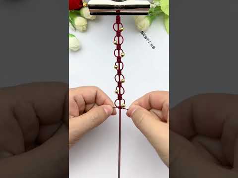 Anyone who watches can learn how to braid ropes. Simple braiding bracelet tutorial. Bracelet bra