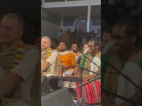 Narayan Prabhu’s kirtan continues to uplift spirits with powerful devotion and energy! 🎶🔥