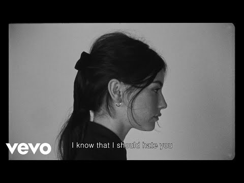 Gracie Abrams - I should hate you (Official Lyric Video)