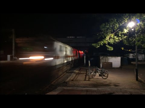 22993-Bandra Terminus Mahuva Junction Sf Express At Full Speed Skip Dahanu Road At Night