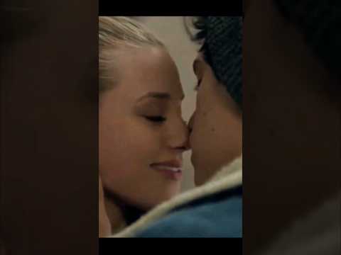 Betty&Jughead's First Kiss : Riverdale (Heatwaves🎵) Edit