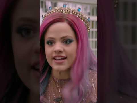 Descendants 3 - Audrey Turned Mal Into an Old Woman - Dove Cameron, Sarah Jeffery #descendants3