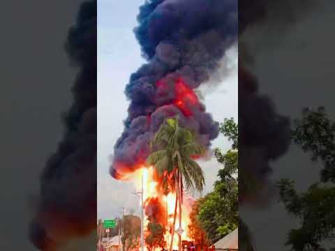 মানিকগঞ্জ সাটুরিয়া কান্দাপাড়া খোরশেদ আলম এর  অকটেন ডিজেলের দোকানে আগুন 🥺 #shorts #ytshorts